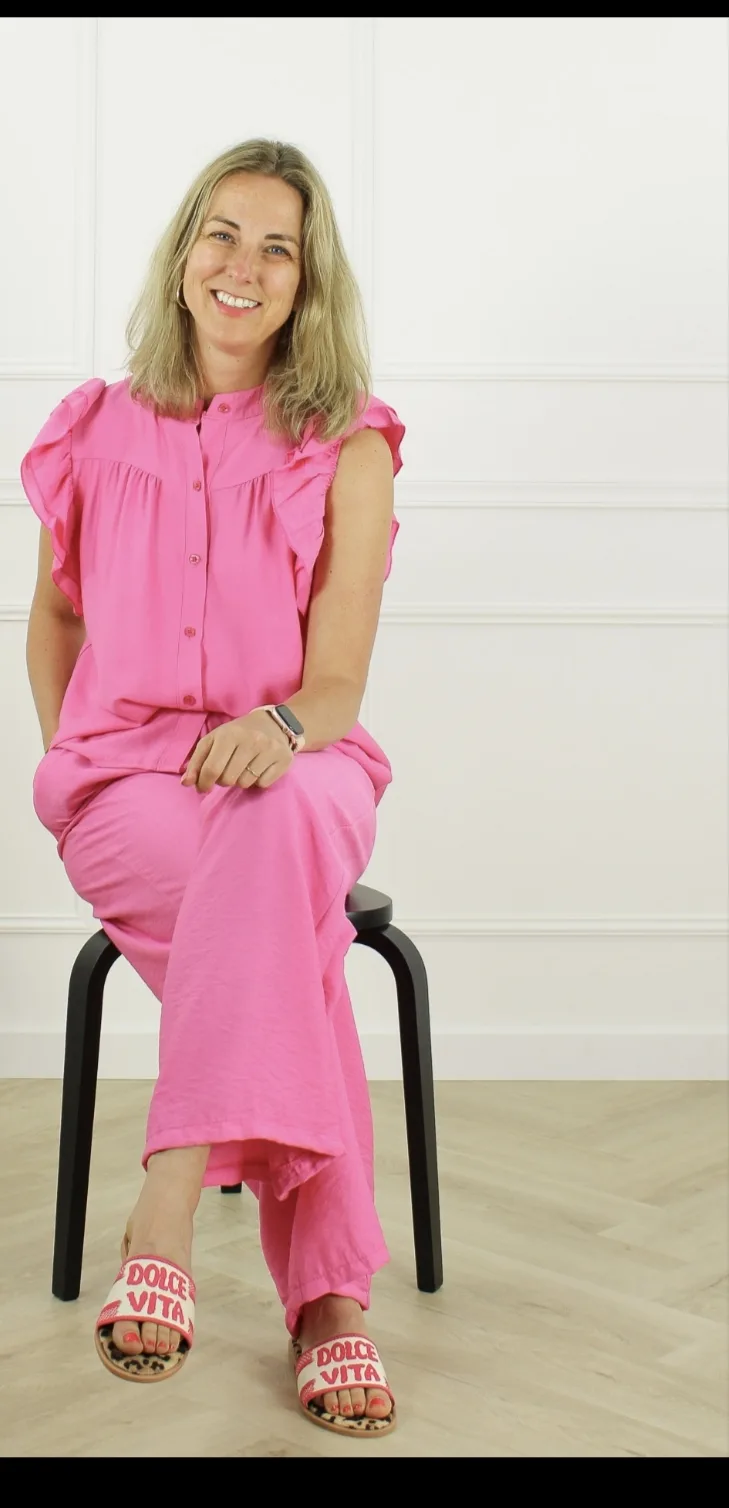 2-delige zomer set van By Jeanny in viscose met blouse en broek, verkrijgbaar in zwart, baby blauw, baby roze en fuchsia – comfy holiday outfit voor dames.
