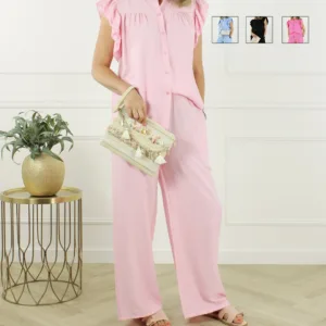 2-delige zomer set van By Jeanny in viscose met blouse en broek, verkrijgbaar in zwart, baby blauw, baby roze en fuchsia – comfy holiday outfit voor dames.