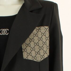 GIGI blazer in zwart – oversized boyfriend model met logo-detail en dubbele knopen, one size