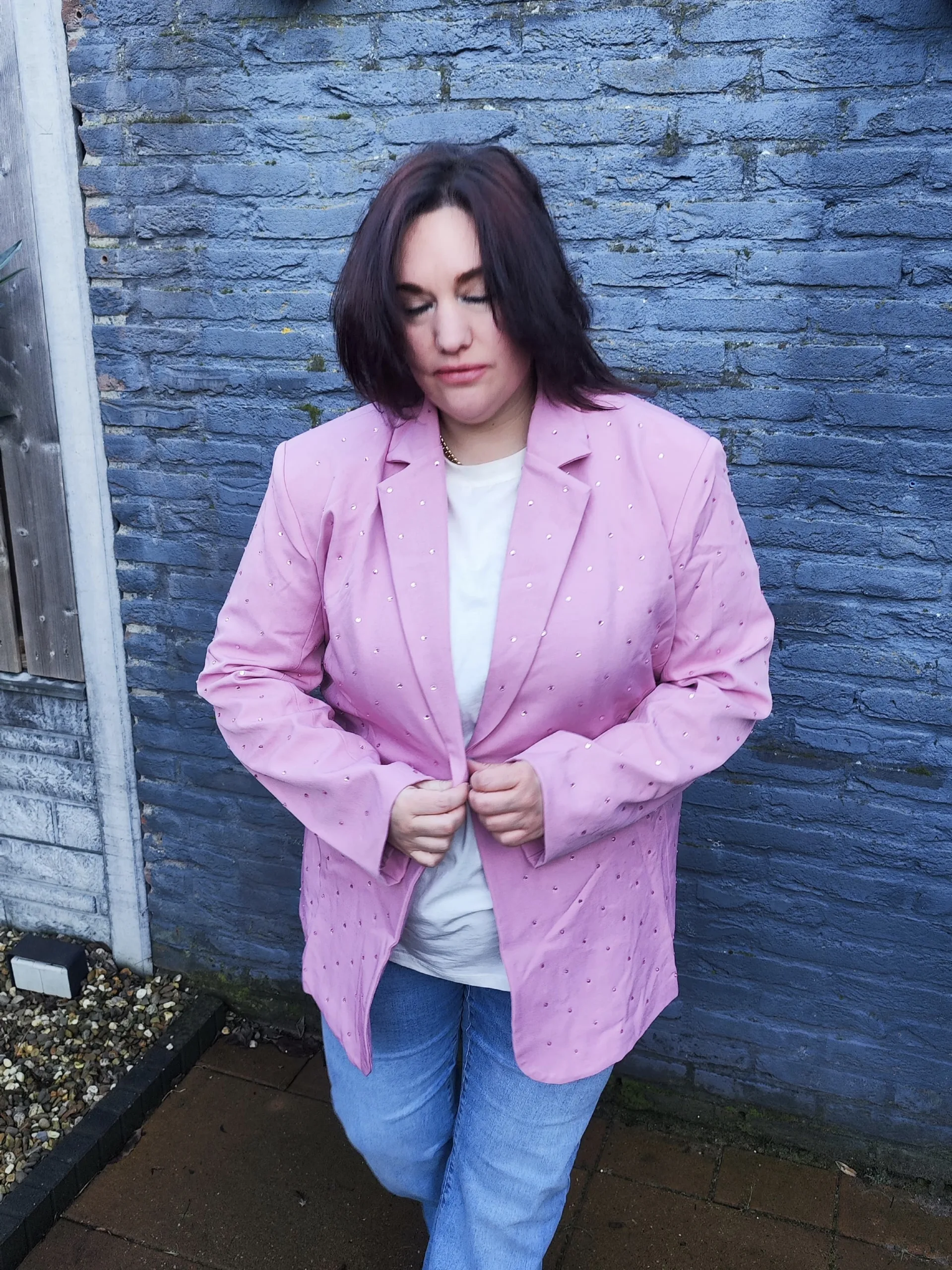 Roze rhinestone blazer oversized fit, glinsterende strass details en gestructureerde valling – By Jeanny
