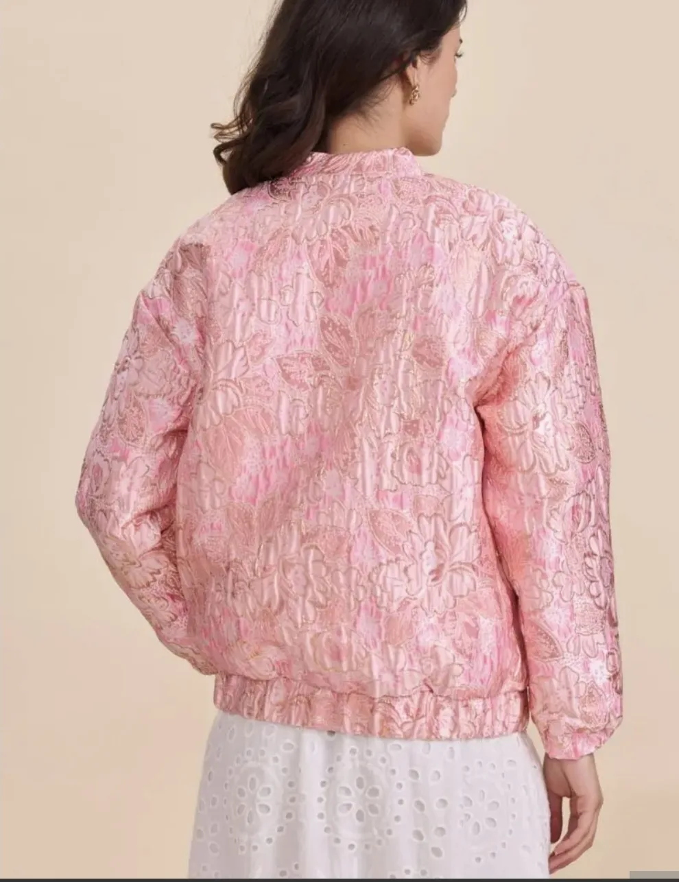 lower jacquard bomberjack roze met gouden accenten, volledig gevoerd en met steekzakken – By Jeanny