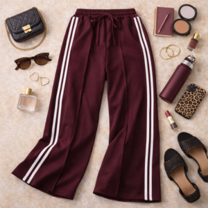 Bordeaux rode stripe broek met dubbele witte zijstreep en elastische taille met koord, zijaanzicht – By Jeanny