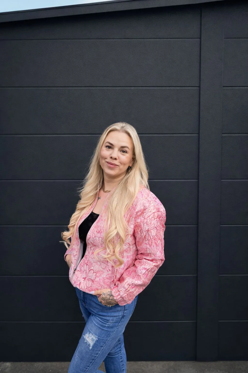 lower jacquard bomberjack roze met gouden accenten, volledig gevoerd en met steekzakken – By Jeanny
