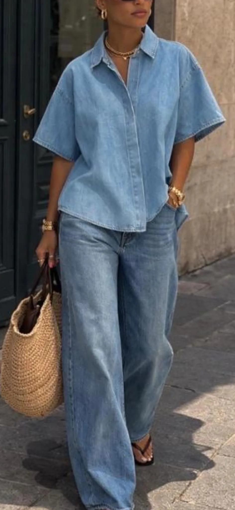 Oversized blauwe denim blouse met wijde mouwen en naaddetails, streetstyle look – By Jeanny