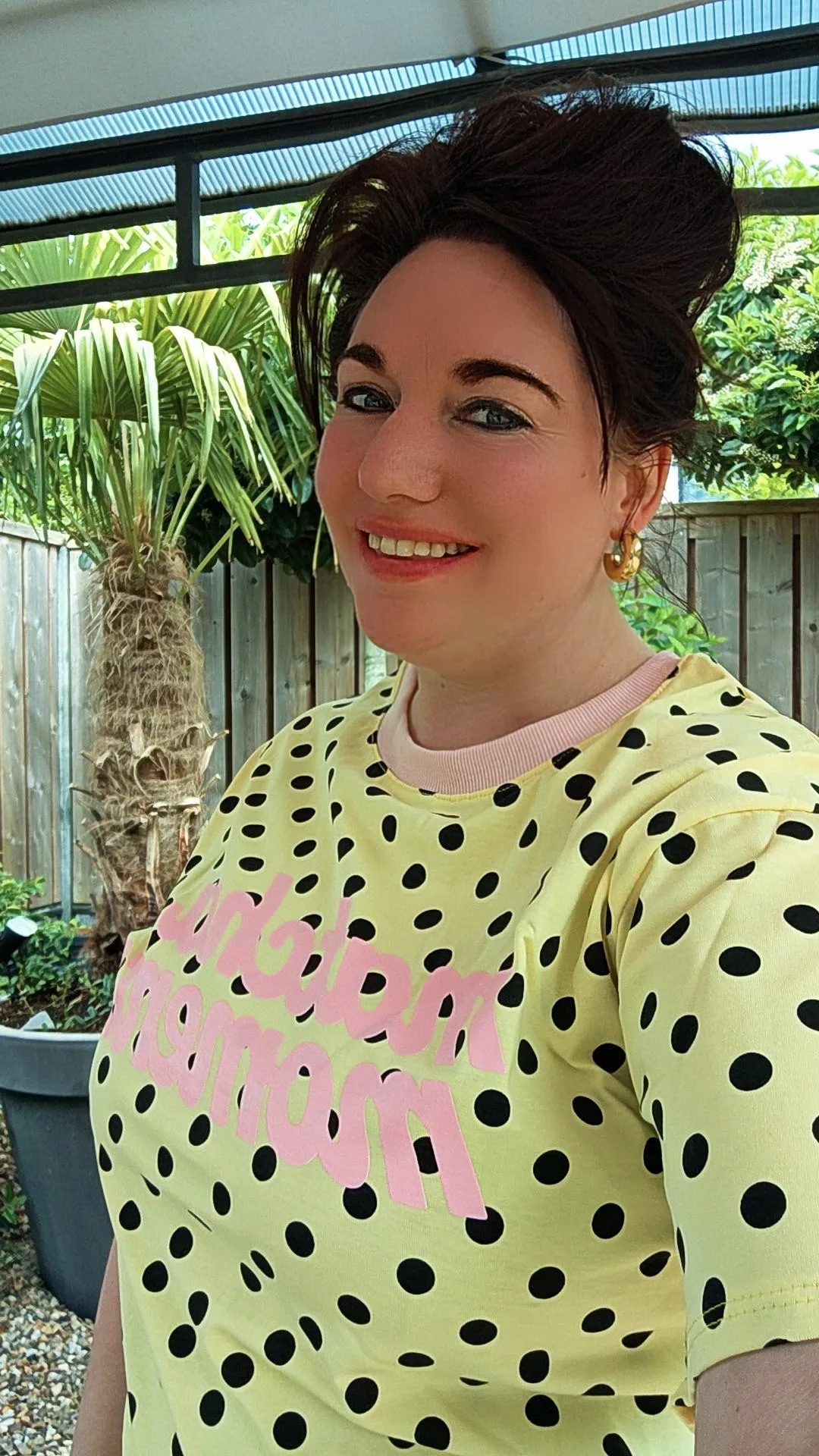 Polka dot T-shirt ‘Matcha Moment’ van 100% katoen, licht oversized fit – By Jeanny