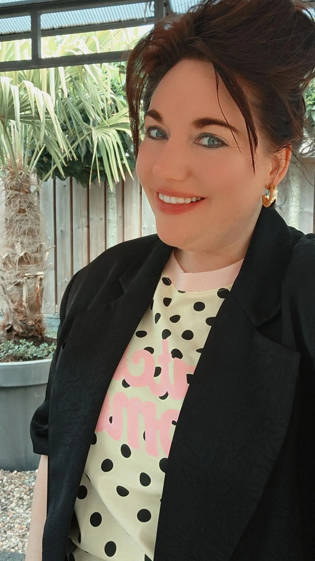 Polka dot T-shirt ‘Matcha Moment’ van 100% katoen, licht oversized fit – By Jeanny