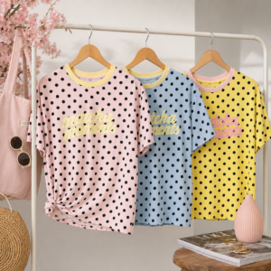 Polka dot T-shirt ‘Matcha Moment’ van 100% katoen, licht oversized fit – By Jeanny