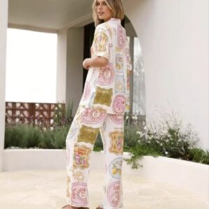 Zomerse printed co-ord set met short sleeve shirt en bijpassende broek, relaxed fit en mediterrane print – By Jeanny