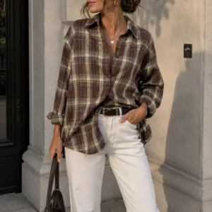 Chocoladebruine oversized ruitblouse met New York-details in imitatie suède – By Jeanny