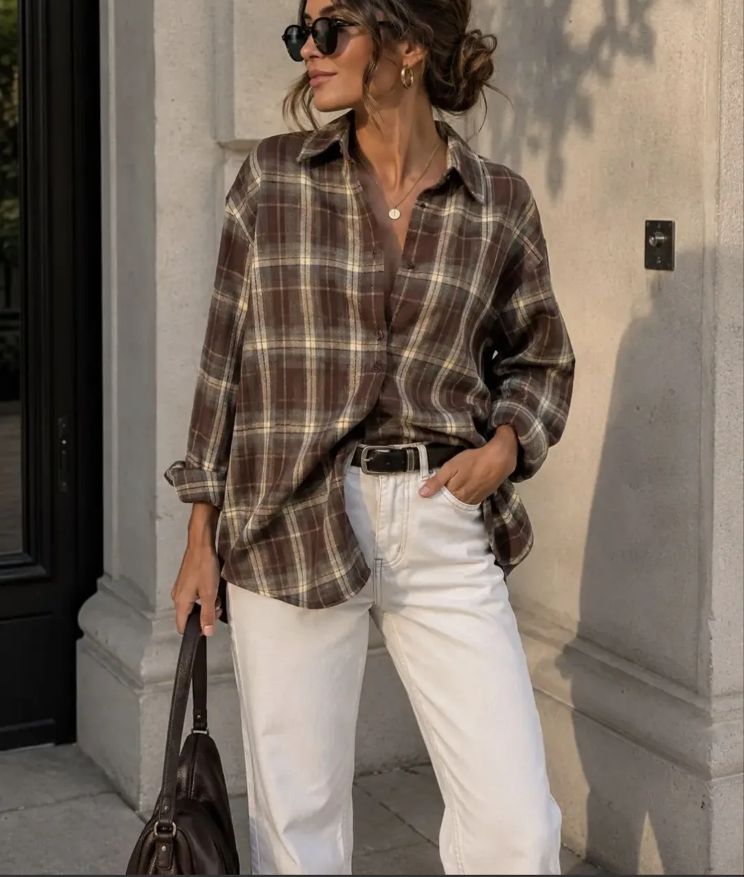 Chocoladebruine oversized ruitblouse met New York-details in imitatie suède – By Jeanny