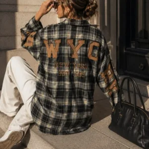 Zwarte oversized ruitblouse met New York-details in imitatie suède – By Jeanny