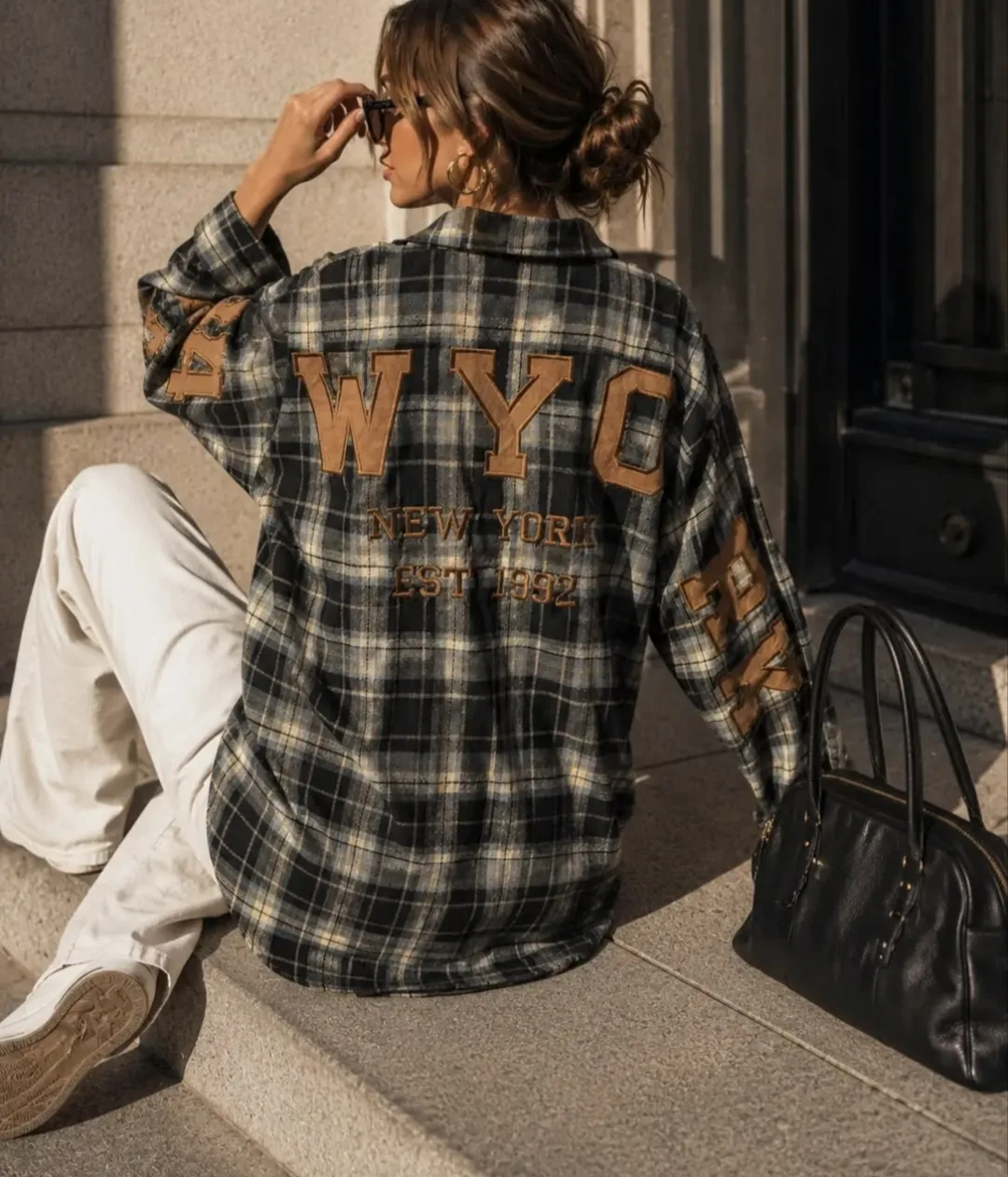 Zwarte oversized ruitblouse met New York-details in imitatie suède – By Jeanny