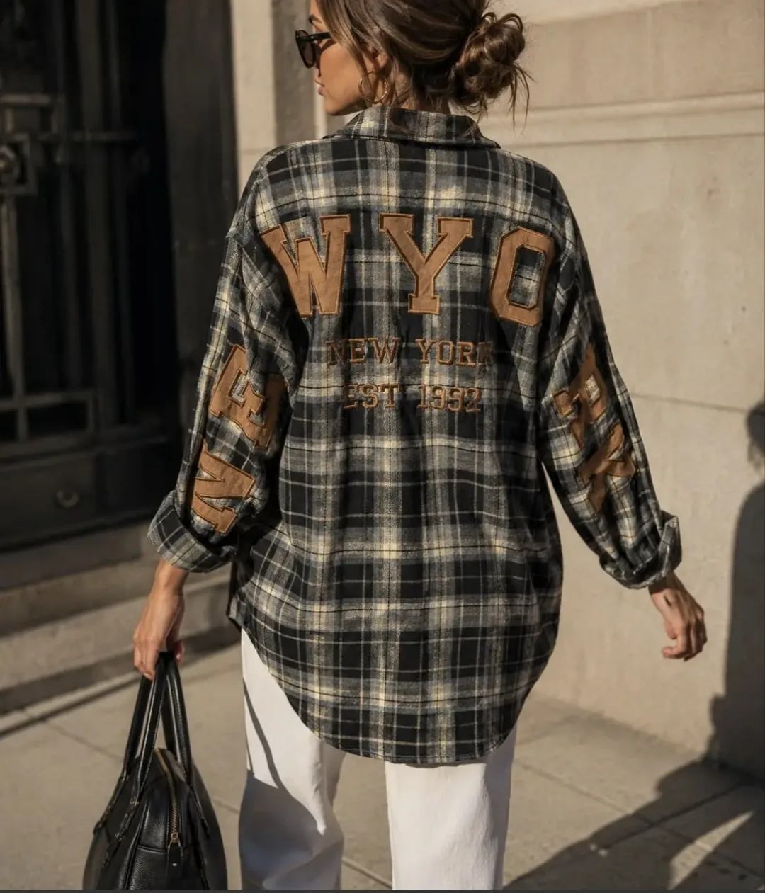 Zwarte oversized ruitblouse met New York-details in imitatie suède – By Jeanny