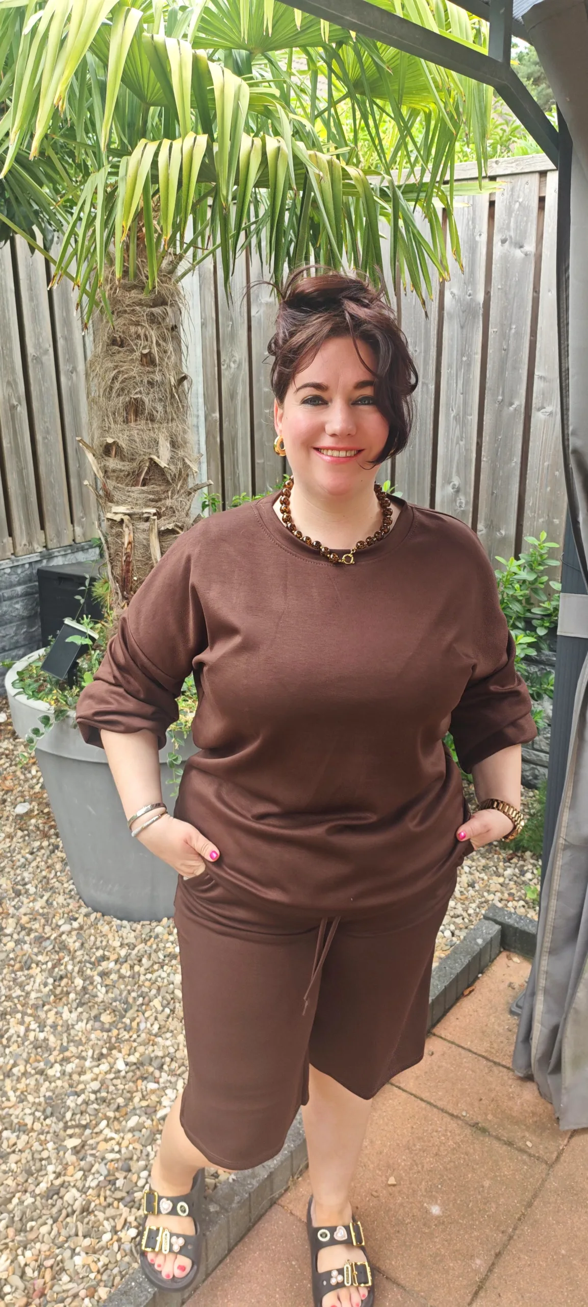 Co-ord Set Comfy JORT in licht grijs, zwart, chocolade bruin en bordeaux rood – By Jeanny