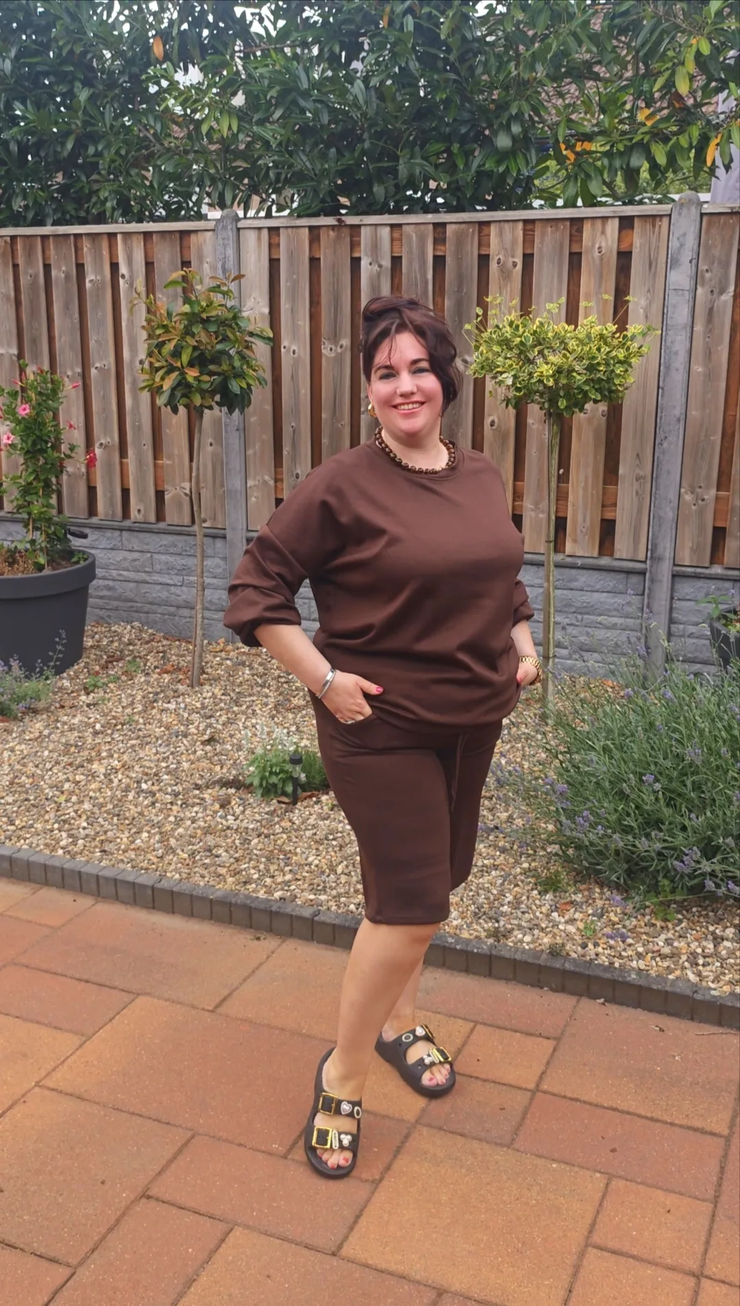 Co-ord Set Comfy JORT in licht grijs, zwart, chocolade bruin en bordeaux rood – By Jeanny